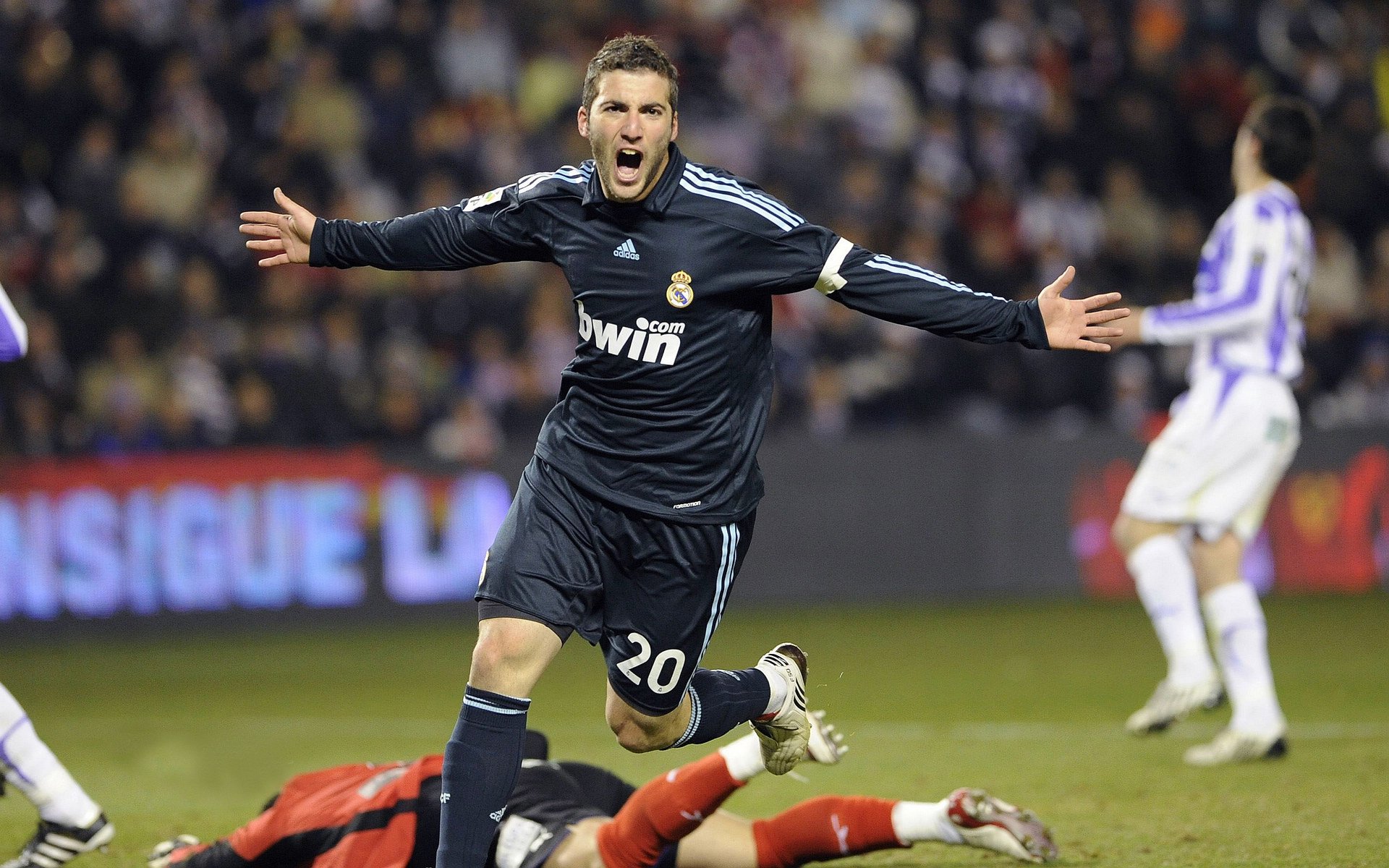 “运动场馆年终开放日” 所有项目免费体验排队火爆